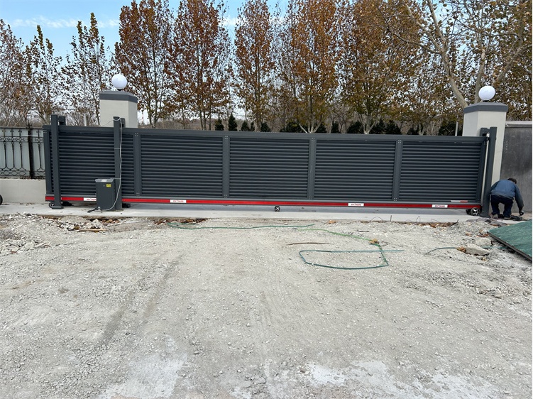 平移直線封闆門、青島國興橡塑制品有限公司